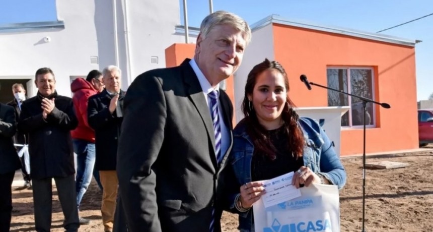 Santa Isabel: Ziliotto entregó casas, anunció 85 más y el nuevo hospital 