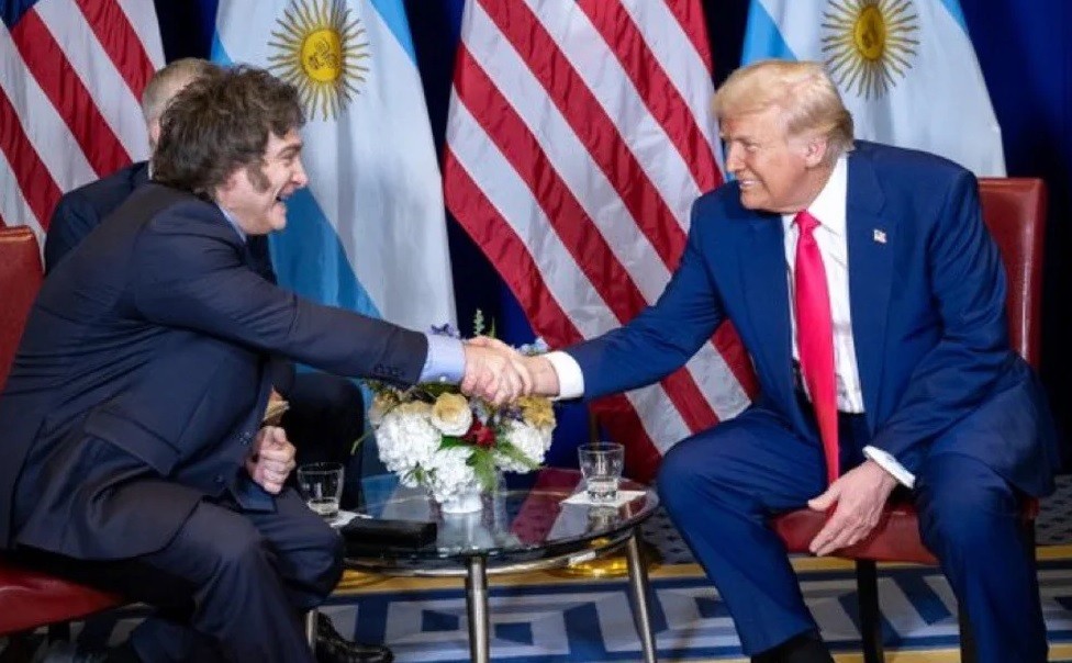 Trump apoya legalmente a la Argentina en el intento por suspender la entrega de acciones de YPF