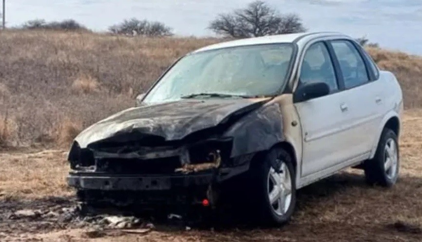 COMPRÓ UN AUTO SALIÓ A LA RUTA Y SE INCENDIÓ