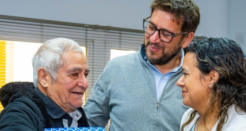 Ningún regalo: pagaron las cuotas de sus viviendas y hoy son propietarias