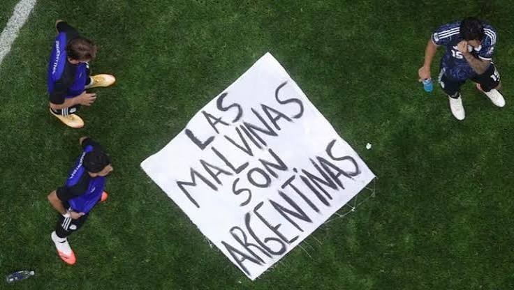 FIFA abri&oacute; una investigaci&oacute;n por la bandera de &ldquo;Las Malvinas son Argentinas"