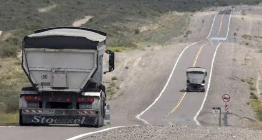 Camiones de Vaca Muerta: el gobernador Ziliotto envi&oacute; un proyecto para cobrarles peaje en rutas de La Pampa
