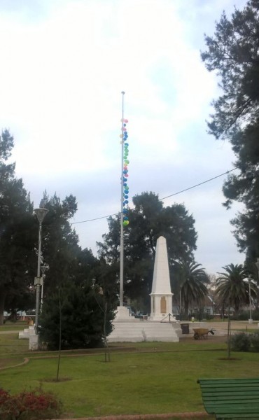 Victorica amaneció con globitos