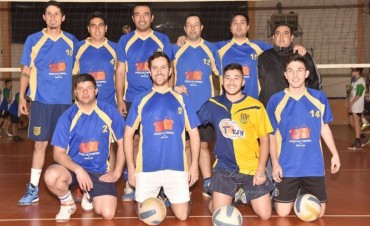 Voley: Ganó y quedo puntero