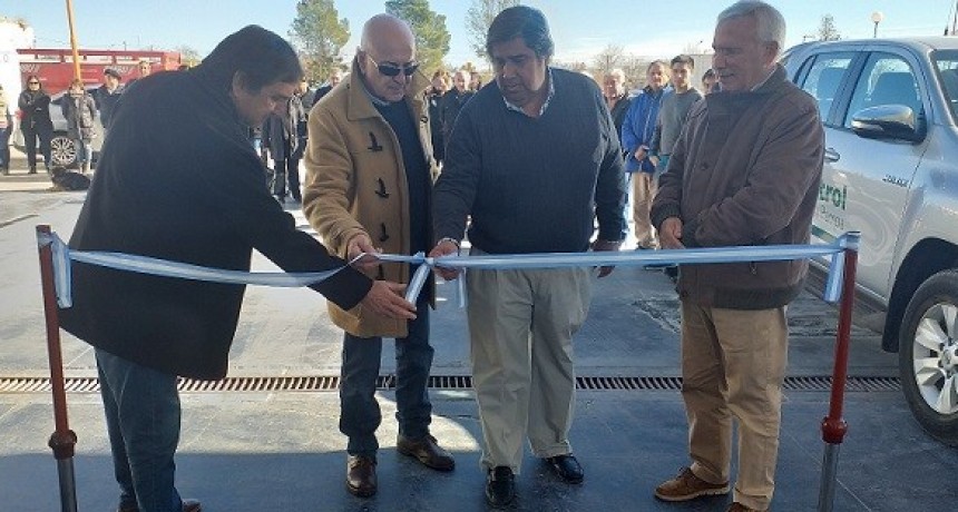 Estación de servicios y oficina del ISS en Santa Isabel