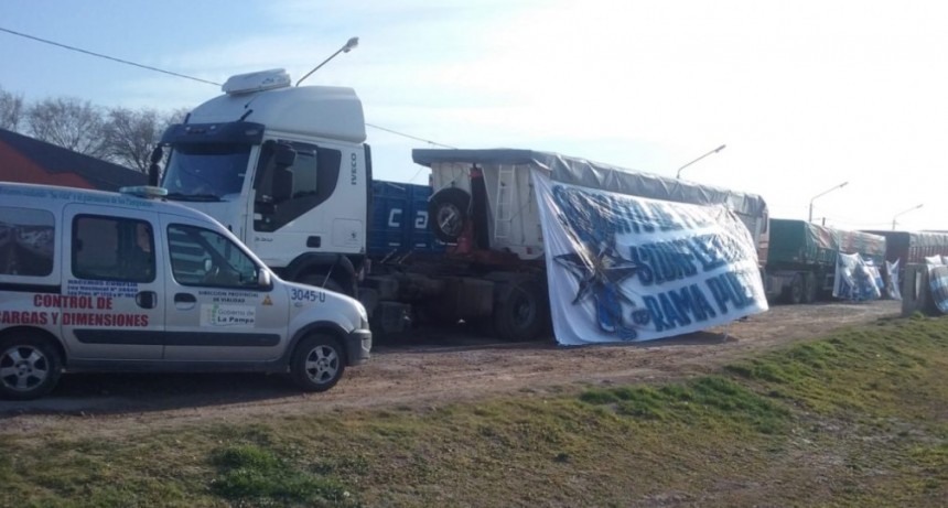 Por aca NO.....Demoran camiones por exceso de carga en rutas provinciales