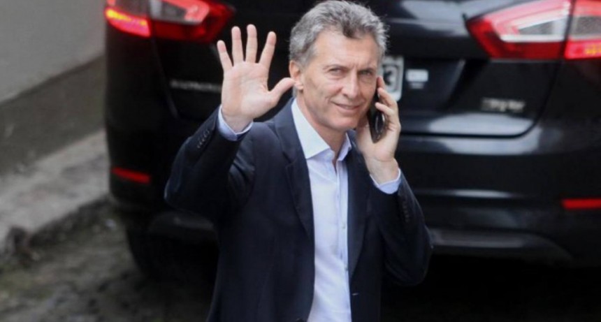 Crisis tras las PASO -  El Gobierno oficializó un bono de $ 5 mil para los estatales