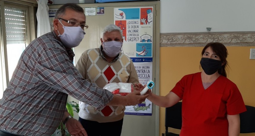 LA CEVIC SOLIDARIA ENTREGÓ TERMOMETRO DIGITAL EN LA POSTA SANITARIA DE LOVENTUEL