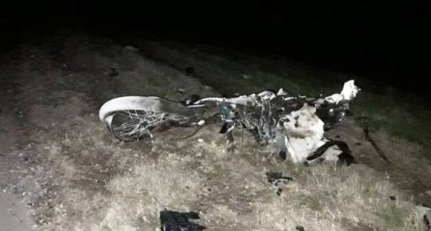 Choque en la ruta 5: Murió un motociclista al chocar de frente contra un camión