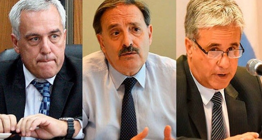 Las pruebas aportadas por las cámaras de videovigilancia de la Policía demuestran que el fiscal general, los jueces y el empresario achense, estuvieron festejando el «Día del Amigo» hasta pasada la medianoche, violando la cuarentena