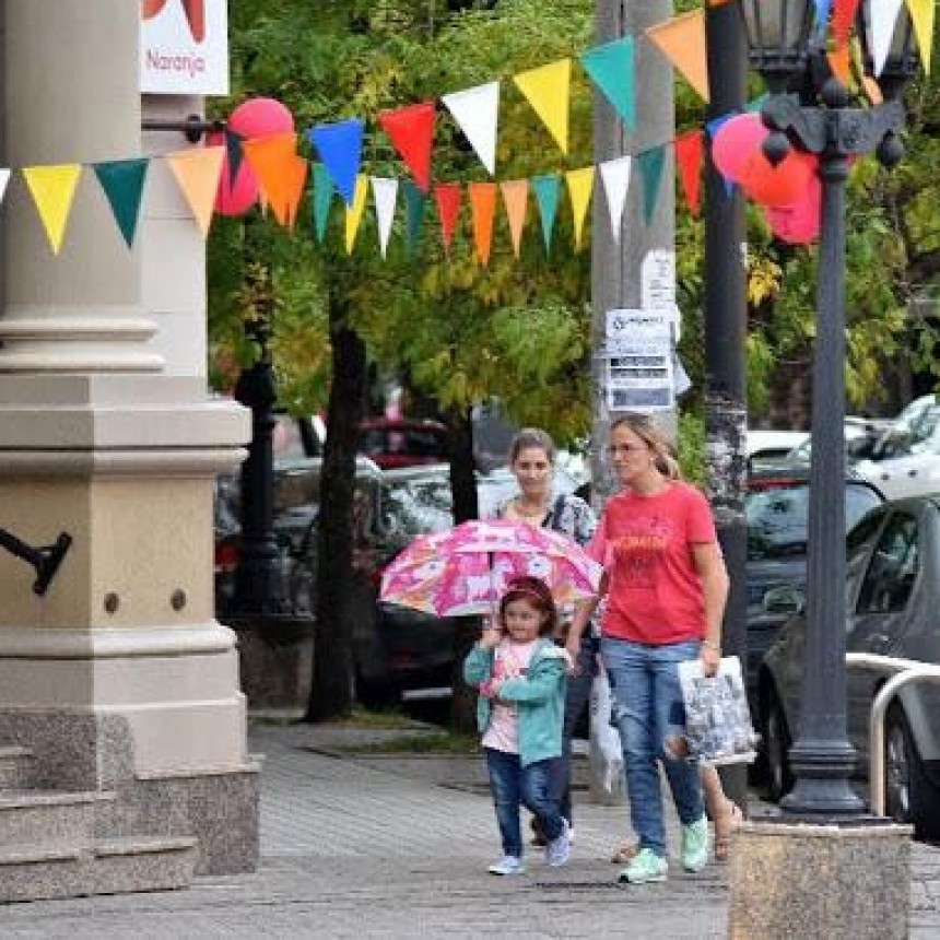 TU LOCALIDAD VESTIDA DE INFANCIA: PROPONEN COLGAR GLOBOS Y GUIRNALDAS EN FRENTES PARA ESTE DOMINGO