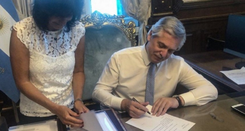 Declaran servicios públicos a la telefonía celular, servicios de internet y TV paga