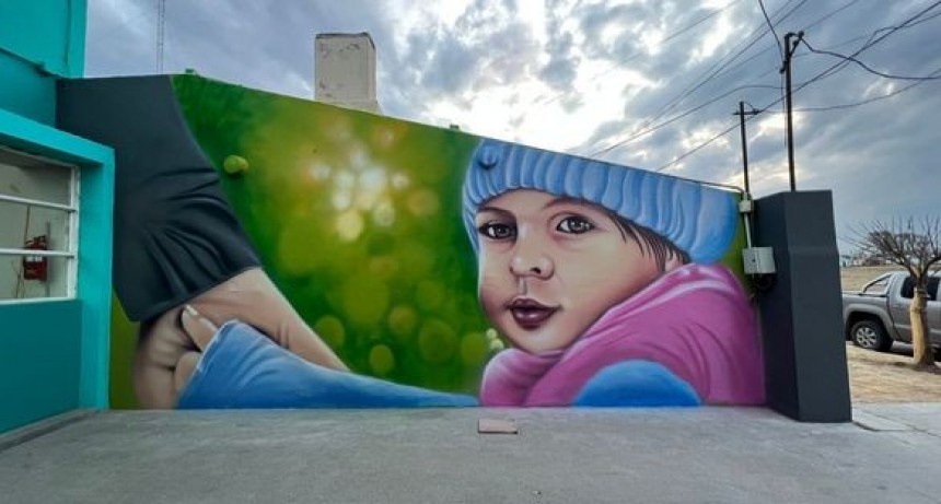 LUAN TORO: REALIZAN MURAL POR EL MES DE LA NIÑEZ