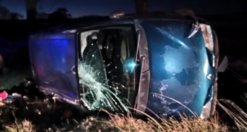 FAMILIA DE CARRO QUEMADO VUELCA CERCA DE CATRILO