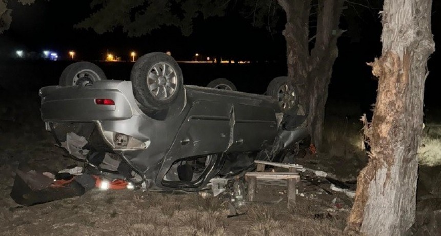 VUELCO EN LA RUTA 10, EL CONDUCTOR SUFRIÓ LESIONES