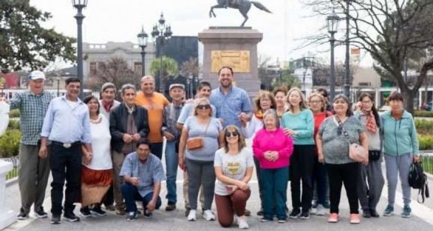 VECINOS DE CARRO QUEMADO VISITARON LA CAPITAL PROVINCIAL