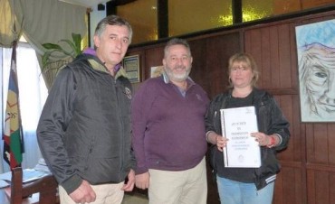 ENTREGA DE CRÉDITO DE PROMOCIÓN ECONÓMICA PARA VECINA DE VICTORICA