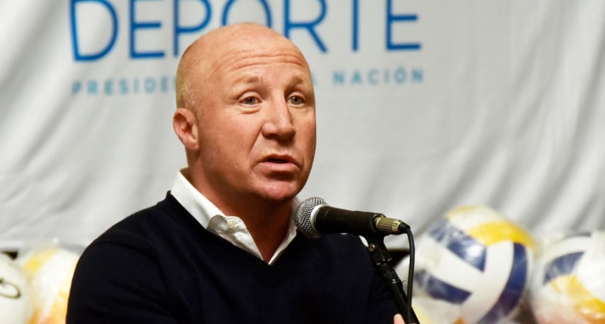 Los candidatos radicales son los mismos, ya lo intentaron y perdieron; no hay renovación...Mac Allister