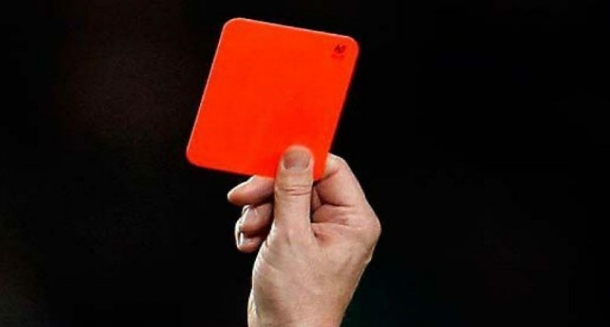 LE SACARON TARJETA ROJA A LOS ÁRBITROS DE LA PAMPA