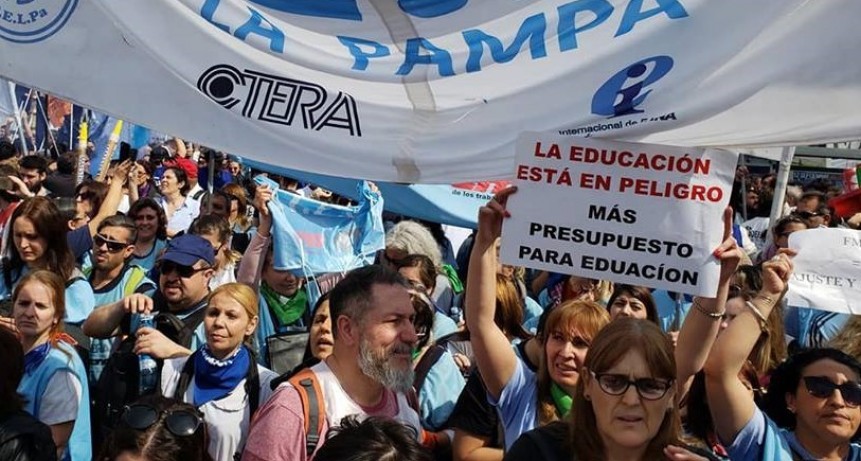 Día del Maestro en lucha: docentes pampeanos hacen jornada contra el hambre
