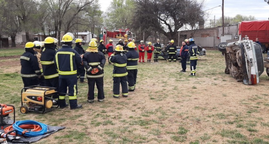 Capacitación sobre rescate vehicular liviano y pesado