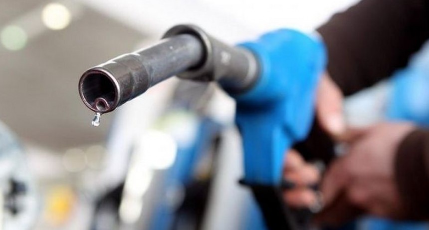 Fin del congelamiento a combustibles: el Gobierno autorizó un aumento del 4%