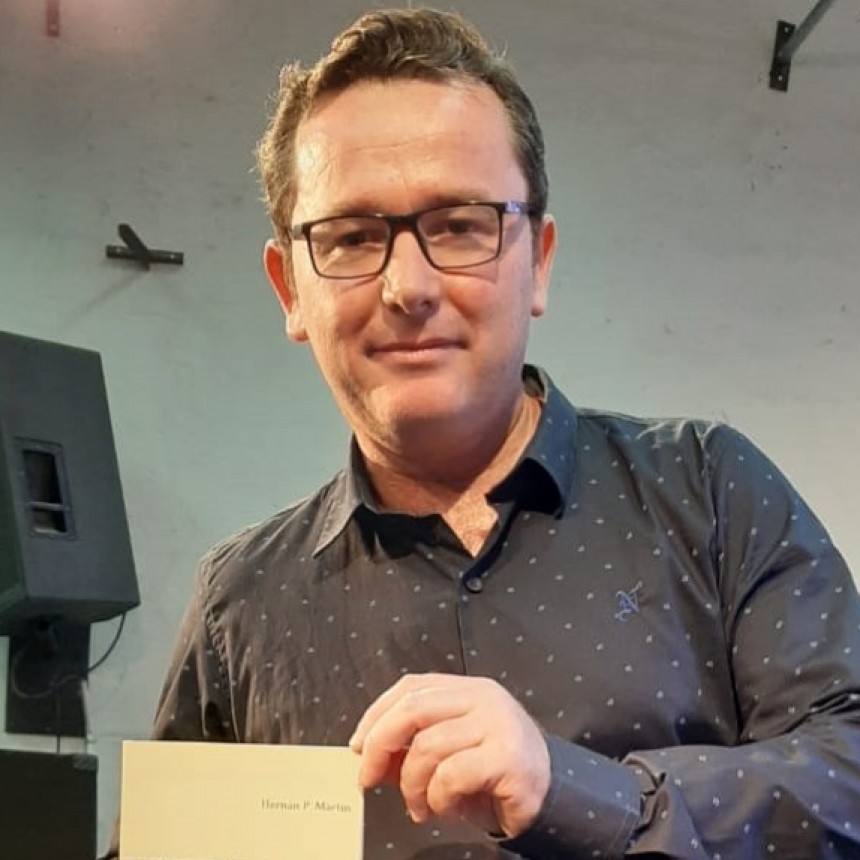 Hernan Martin presentó Palabras para un río mas largo
