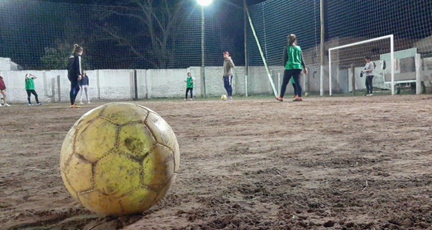  FUTBOL FEMENINO: COCHICO SE PREPARA PARA LA COMPETENCIA