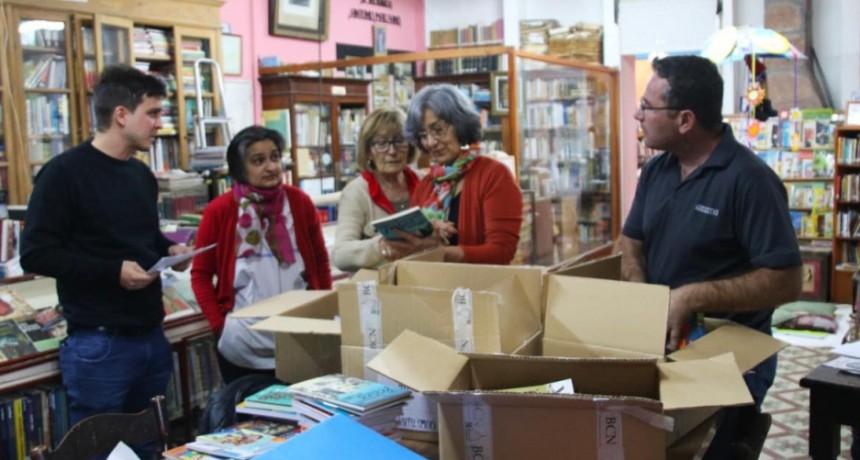 Donación de libros a Biblioteca Popular de Victorica