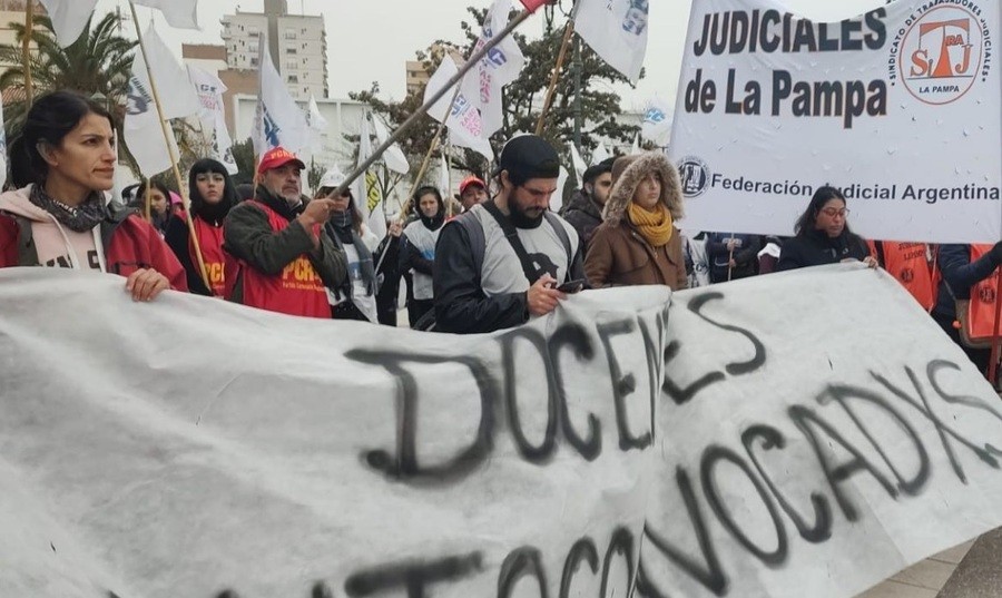 Marcha de docentes autoconvocados: En el oeste no estamos pudiendo acceder a cosas básicas