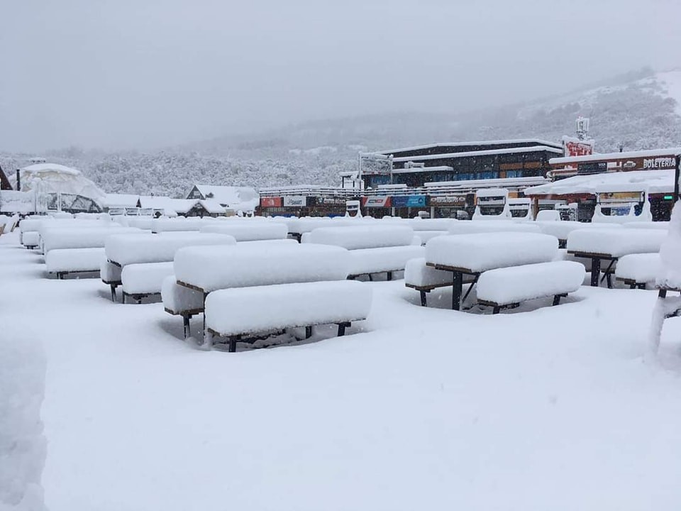 PRIMAVERA LOCA...NEVÓ EN SAN MARTÍN DE LOS ANDES (mirá)