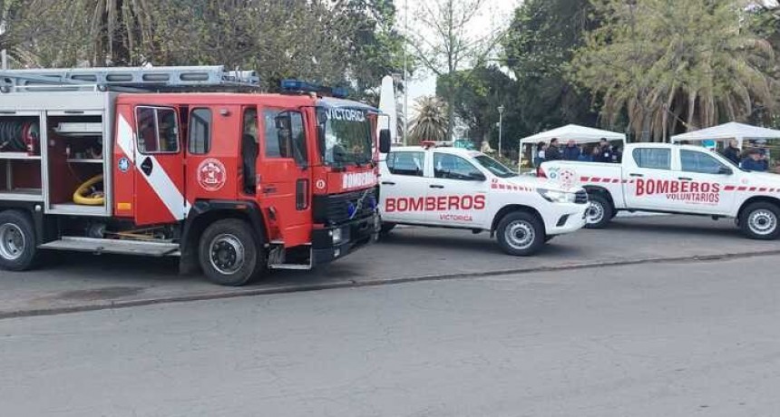BOMBEROS VICTORICA PRESENTÓ SUS NUEVOS VEHÍCULOS