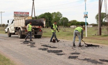 Bacheo en el acceso a Telen