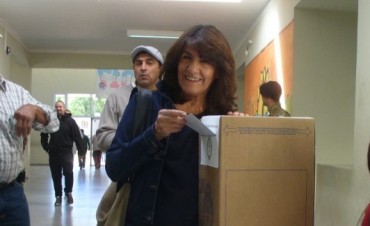 Votó Gloria Cazanave, candidata de Cambiemos La Pampa (video)