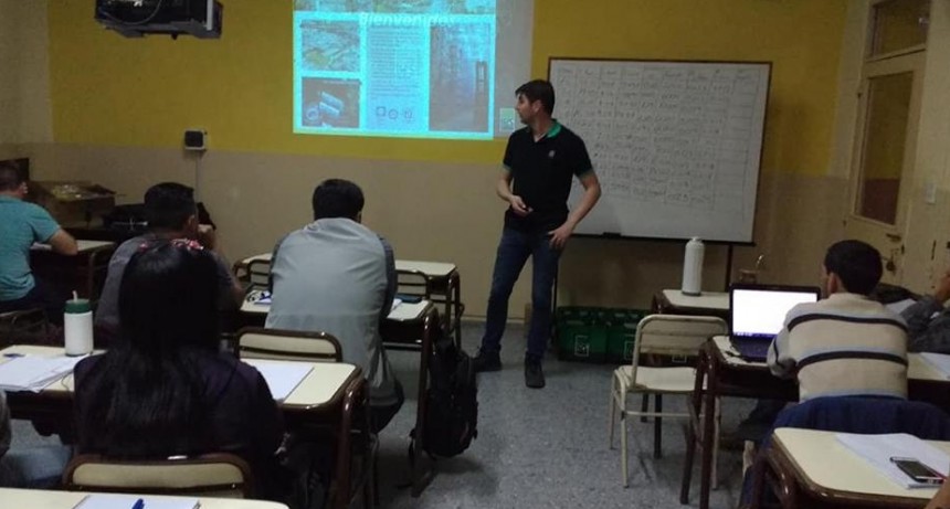 Capacitan a estudiantes de Instalador gasista