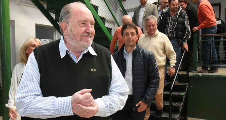 Verna formalizó su pedido de licencia