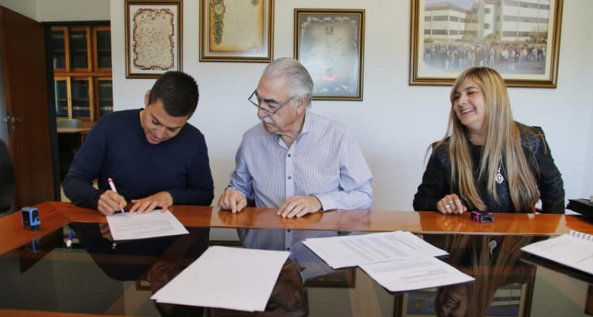 TELEN Y LUAN TORO FIRMAN CONVENIO POR ASFALTO URBANO