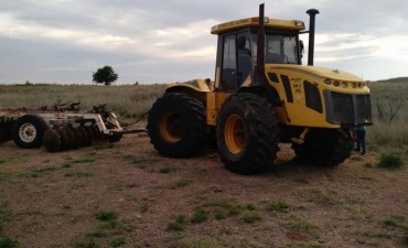 Carro Quemado recibió un tractor de Defensa Civil 