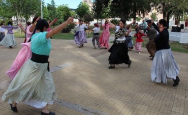 DIA DE LA TRADICIÓN EN LA PLAZA (FOTOS)