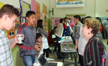 LA MINISTRO GARELLO EN LA ESCUELA AGROTÉCNICA