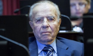 Menem asumió e izó la bandera en el Senado