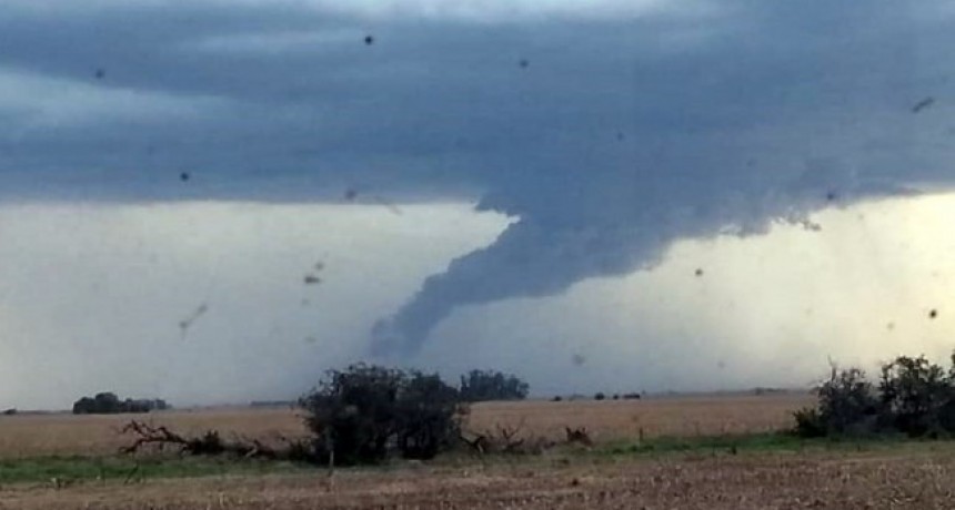 Tornado en Quemú y granizo en Barón