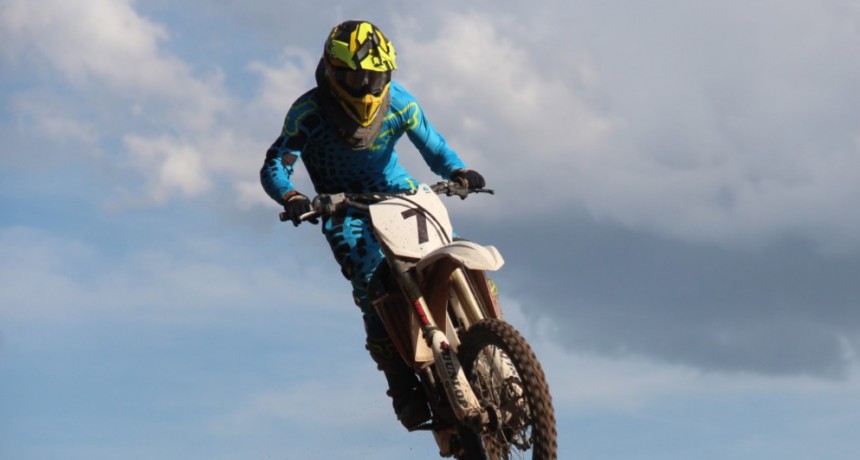 Con mis 17 años nunca esperé debutar en MX1 y hacer podio, estoy feliz 