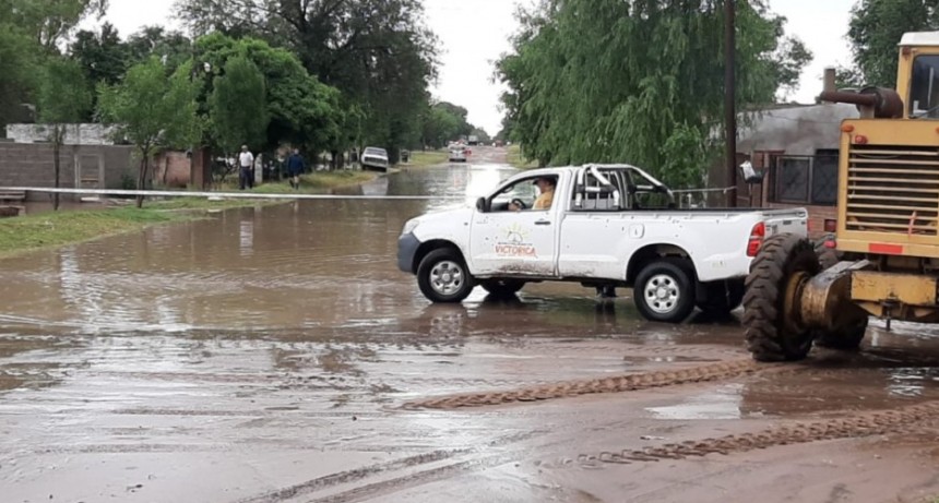 VICTORICA: GRANIZO, VIENTO Y LLUVIA AZOTARON A LOS VECINOS