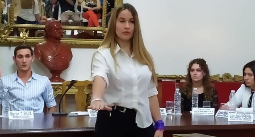 ASUMIO LA INTENDENTE ESTUDIANTIL