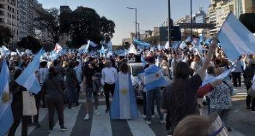 Nuevo banderazo opositor en distintos puntos del país