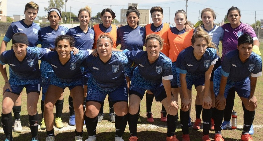 FUTBOL FEMENINO: CARRO QUEMADO GANA Y SUEÑA