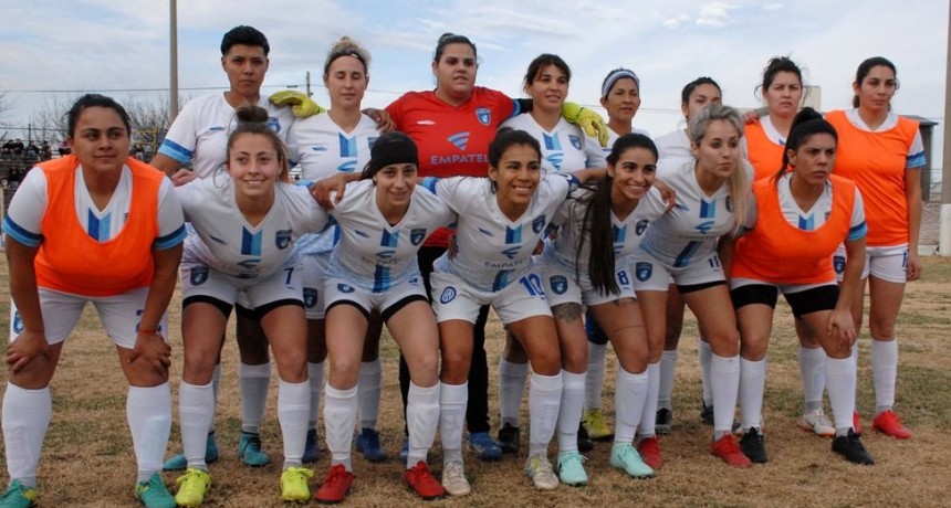 CARRO QUEMADO VA POR EL BICAMPEONATO