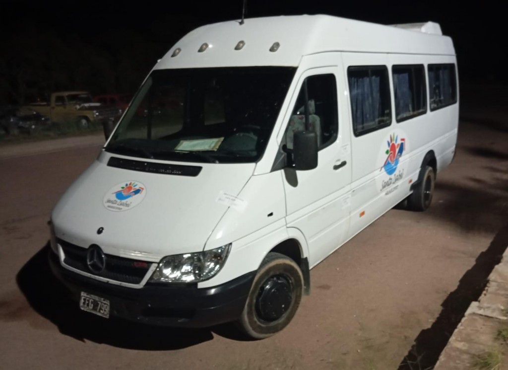 SECUESTRAN COMBI MUNICIPAL POR NO TENER LA VTV...LLEVABA ALUMNOS