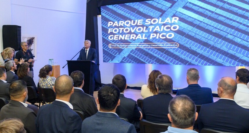 Ziliotto firmó el contrato del primer Parque Solar con inversión privada